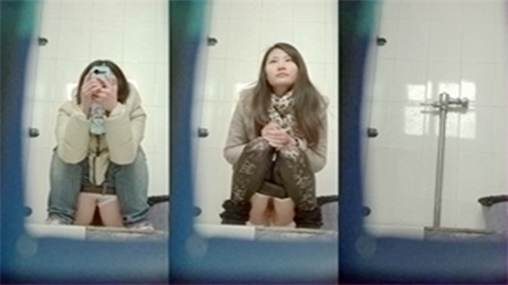 某商場公共女廁拍攝到的各式美女少婦如廁噓噓 有個黑絲皮褲妹子貌似還未開苞