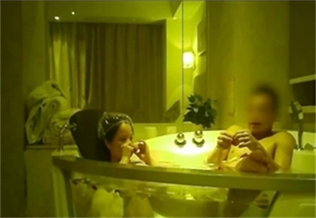 带情趣双人浴缸的豪华宾馆情人公寓后激情缠绵主演: 